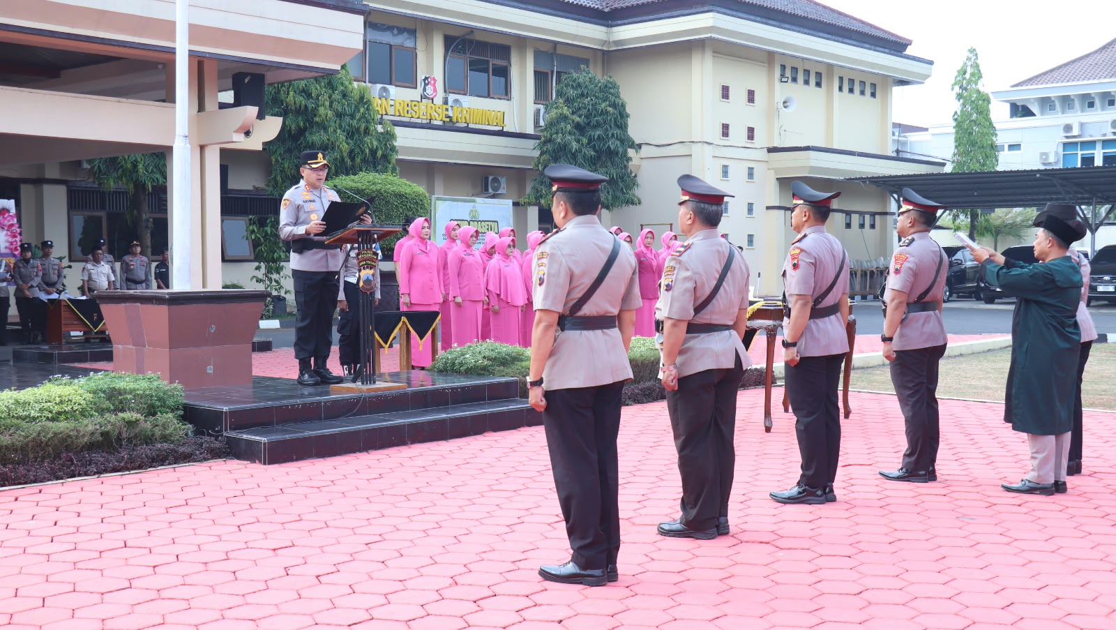 Gerbong Mutasi Polres Pekalongan Bergerak, AKBP Rachmad C. Yusuf Minta Pejabat Baru Segera Adaptasi